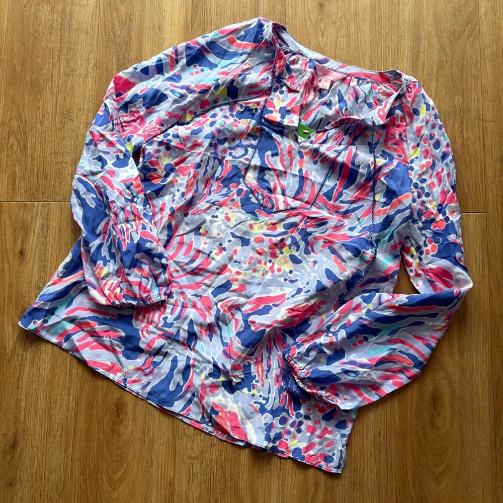 Lilly Pulitzer Saria Long Sleeve V-Neck Blouse Shrimply Chic NWT Size XS